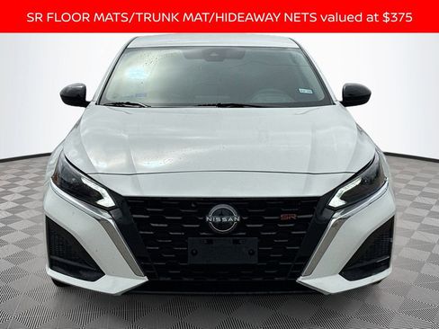 Used 2024 Nissan Altima 2.5 SR image 2