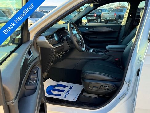 New 2025 Jeep Grand Cherokee L Altitude image 16