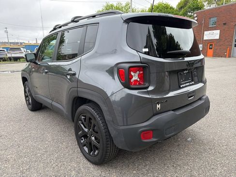 Used 2022 Jeep Renegade Altitude w/ Convenience Group AWD/4WD image 4