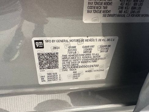 Used 2025 GMC Sierra 1500 SLT AWD/4WD image 40