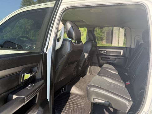 Used 2018 RAM 2500 Laramie w/ Sport Appearance Group AWD/4WD image 10
