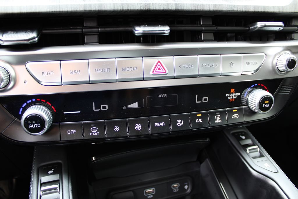 Used 2024 Kia Telluride EX w/ EX Captain's Chair Package AWD/4WD image 23