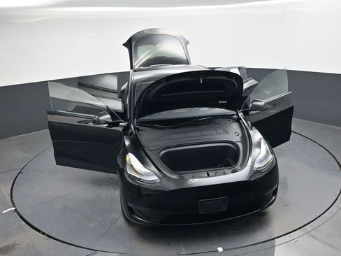 Used 2025 Tesla Model Y Long Range image 33