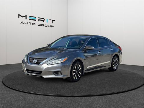 Used 2017 Nissan Altima 2.5 SV w/ Convenience Package image 4