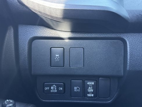 Used 2020 Toyota Tacoma TRD Off-Road w/ Technology Package image 31