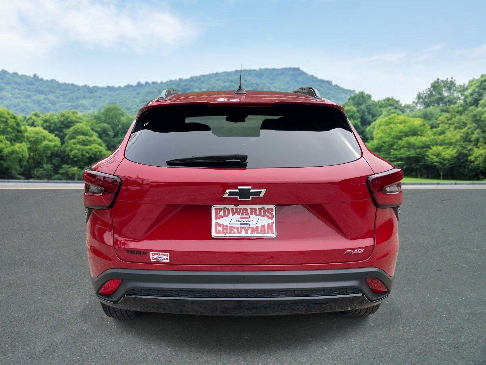 Used 2026 Chevrolet Trax RS w/ Sunroof Package FWD image 4