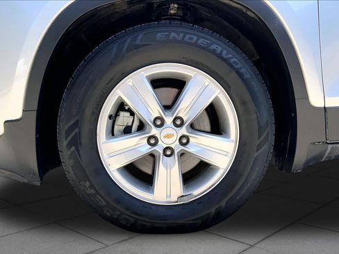 Used 2017 Chevrolet Trax LT w/ LT Convenience Package FWD image 11