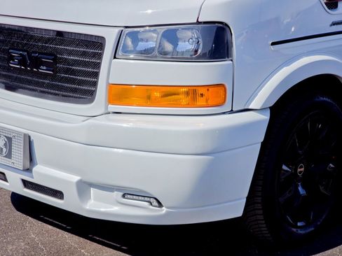 Used 2025 GMC Savana 2500 w/ Driver Convenience Package image 5