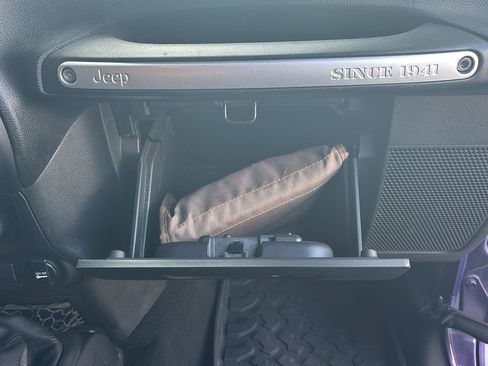 Used 2017 Jeep Wrangler Unlimited Sahara AWD/4WD image 23