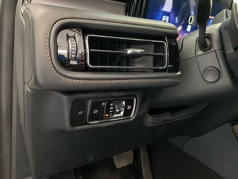 New 2026 Lincoln Aviator AWD w/ Jet Appearance Package image 17