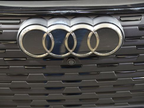 Used 2024 Audi Q4 e-tron Premium Plus image 15