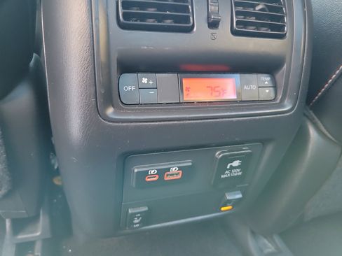 Used 2020 Nissan Pathfinder SL image 22