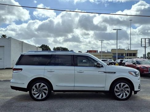 Certified 2023 Lincoln Navigator Reserve AWD/4WD image 22