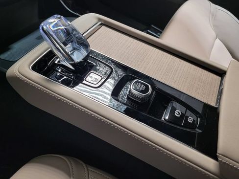 New 2026 Volvo XC90 B6 Plus w/ Protection Package Premier AWD/4WD image 23
