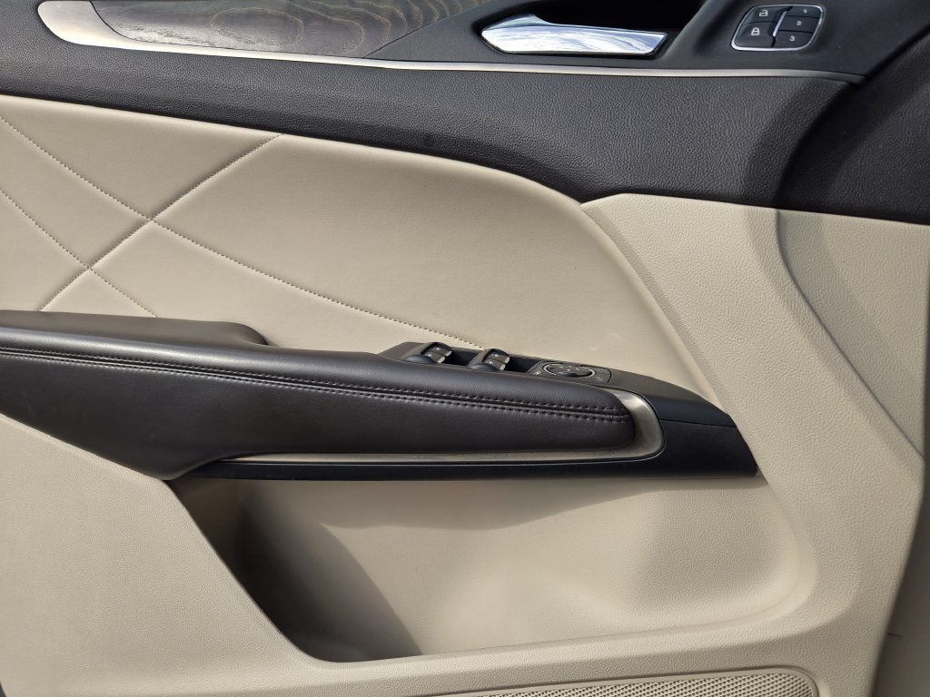 Used 2018 Lincoln MKC Reserve FWD image 24