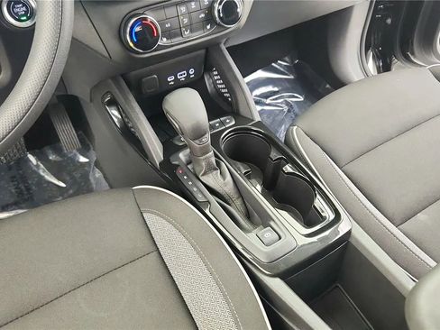 Used 2023 Chevrolet TrailBlazer LT FWD image 34