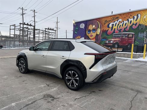 Used 2025 Toyota bZ4X AWD image 3