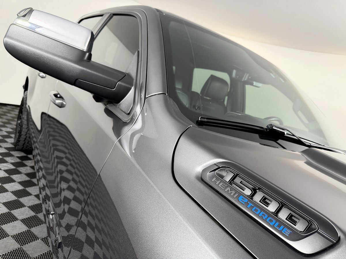 Used 2023 RAM 1500 Laramie AWD/4WD image 18