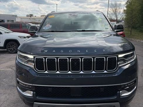 Used 2025 Jeep Wagoneer Series III w/ Premium Group I AWD/4WD image 2