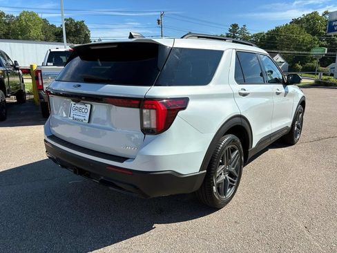 Used 2026 Ford Explorer ST-Line w/ ST-Line Street Pack AWD/4WD image 3