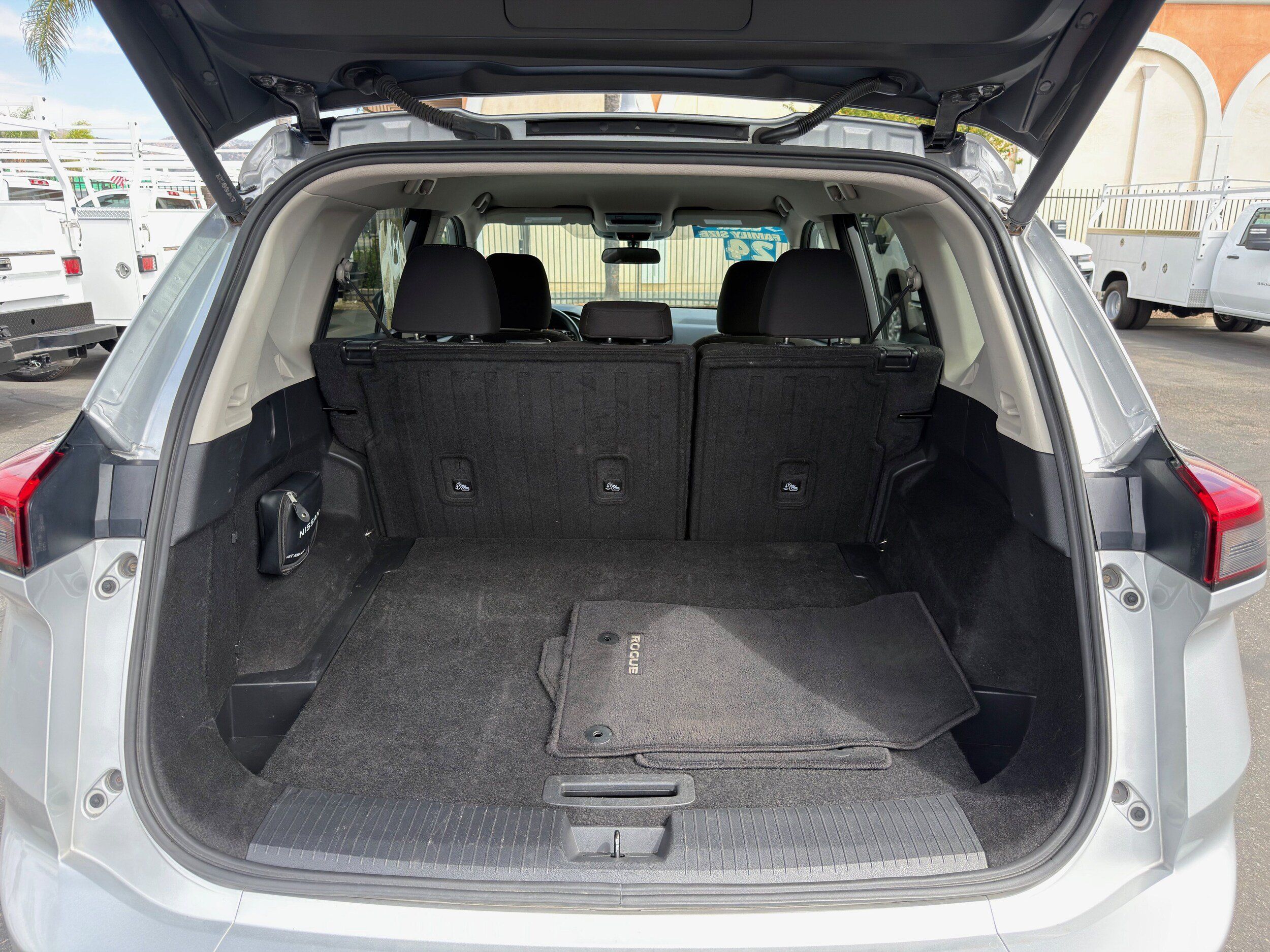 Used 2024 Nissan Rogue SV AWD/4WD image 15
