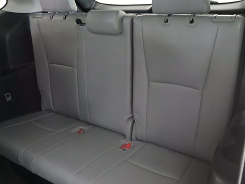 Used 2025 Toyota Highlander XLE AWD/4WD image 11