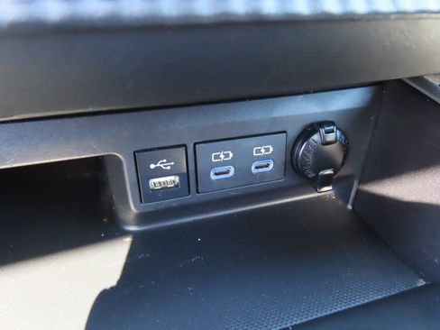 Used 2022 Toyota Highlander XLE image 28