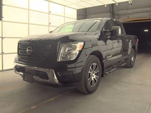 Used 2023 Nissan Titan SV w/ SV Convenience Package image 2