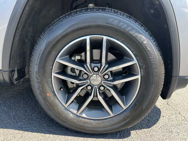 Used 2018 Jeep Grand Cherokee Limited AWD/4WD image 14