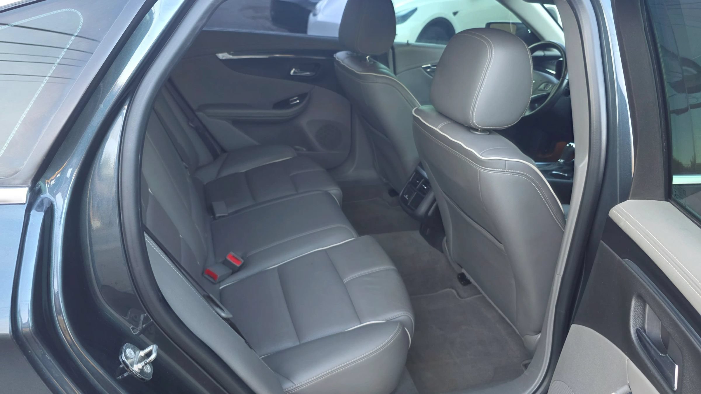 Used 2018 Chevrolet Impala Premier FWD image 14