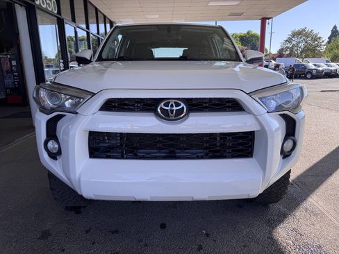 Used 2018 Toyota 4Runner SR5 AWD/4WD image 7