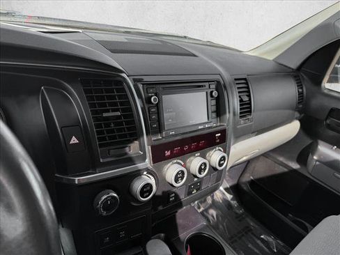 Used 2019 Toyota Sequoia SR5 AWD/4WD image 14