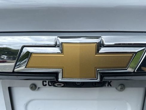 Used 2022 Chevrolet Traverse LT FWD image 16