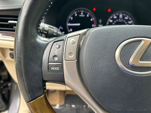 Used 2013 Lexus ES 350 w/ Luxury Pkg FWD image 22