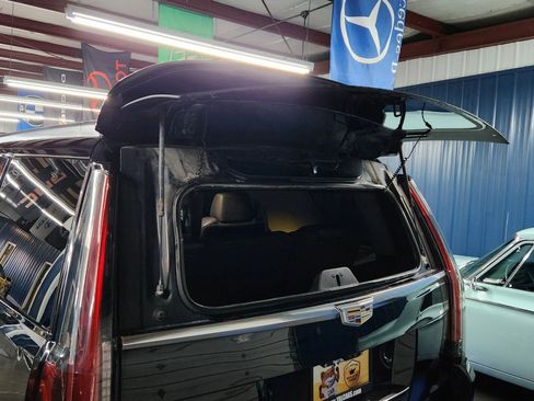 Used 2017 Cadillac Escalade Luxury image 72