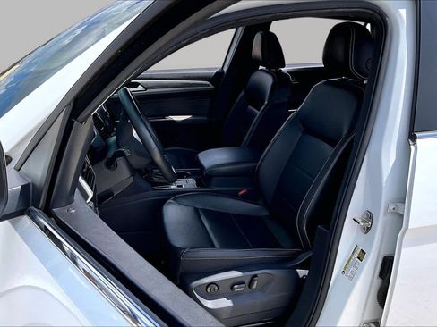 Used 2022 Volkswagen Atlas Cross Sport SE FWD image 7