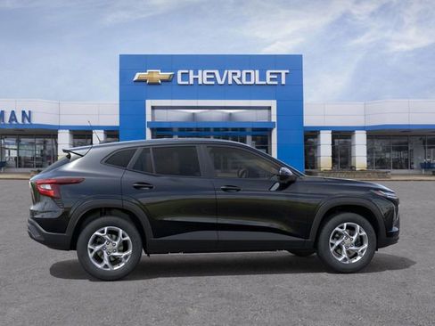 New 2026 Chevrolet Trax LS image 5