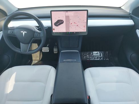Used 2021 Tesla Model Y Long Range image 9