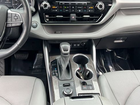 Used 2021 Toyota Highlander Platinum image 14