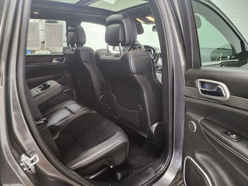 Used 2015 Jeep Grand Cherokee SRT w/ Luxury Group II AWD/4WD image 32