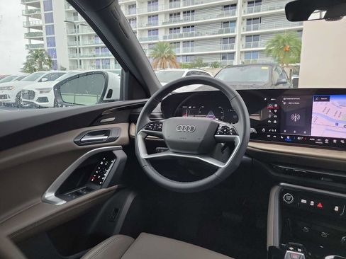 Certified 2025 Audi Q5 Premium Plus AWD/4WD image 7