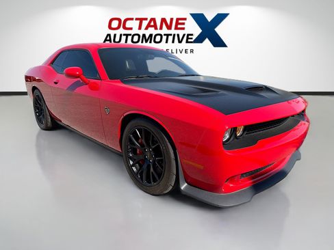 Used 2016 Dodge Challenger SRT Hellcat image 1