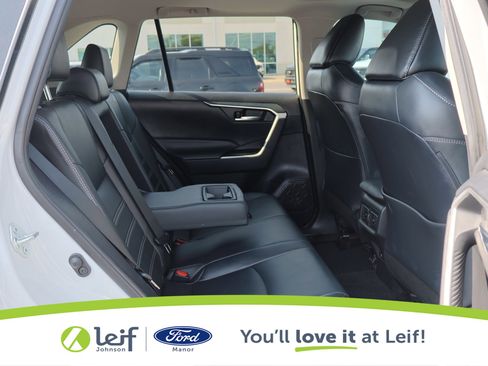 Used 2021 Toyota RAV4 XLE Premium image 45