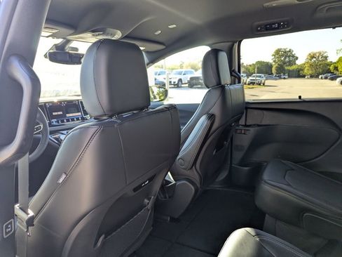 New 2026 Chrysler Pacifica Select FWD image 10