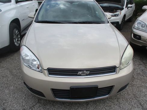 Used 2011 Chevrolet Impala LT FWD image 2