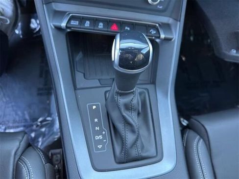 Used 2024 Audi Q3 2.0T Premium w/ Convenience Package AWD/4WD image 21
