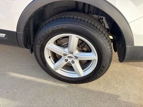 Used 2016 Ford Explorer XLT w/ Equipment Group 202A image 16