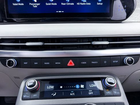 Used 2023 Hyundai Palisade Calligraphy image 27