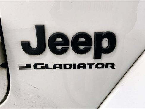 Used 2024 Jeep Gladiator Sport AWD/4WD image 9