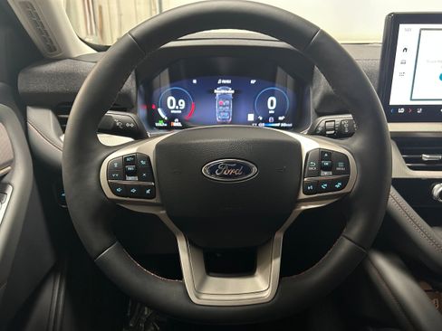 Used 2025 Ford Explorer Active w/ Active Comfort Package AWD/4WD image 17